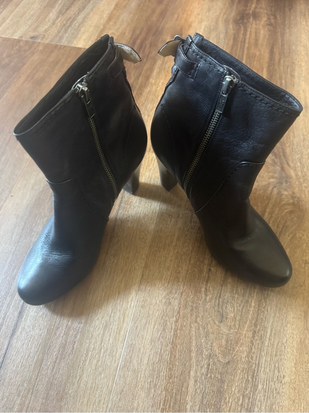 Frye Marissa Back Zip Heeled Leather Boots. (7 US)